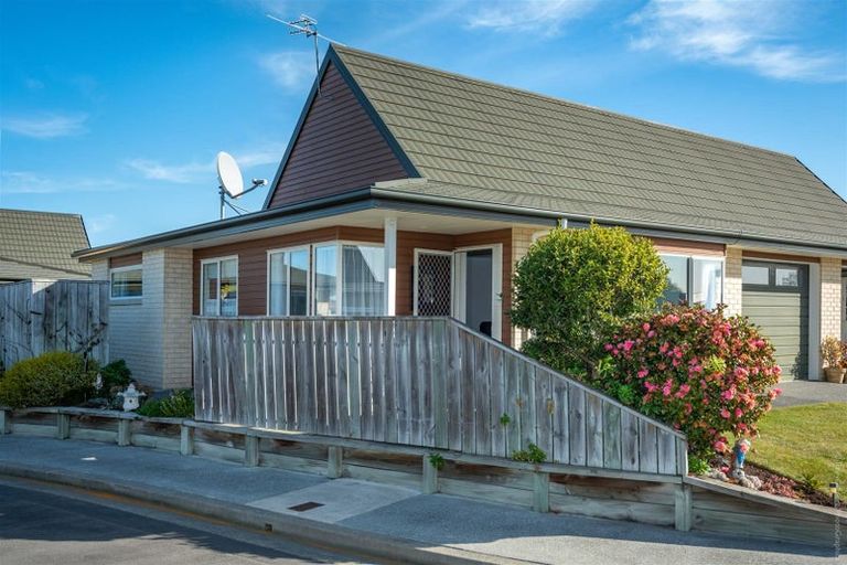 Photo of property in Rivertown Villas, 150 Williams Street, Kaiapoi, 7630