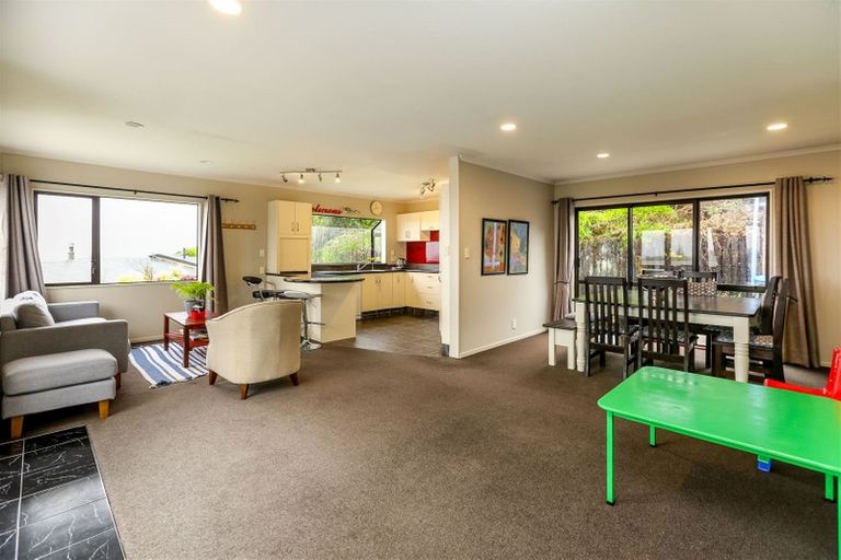 Photo of property in 25 Veale Road, Frankleigh Park, New Plymouth, 4310