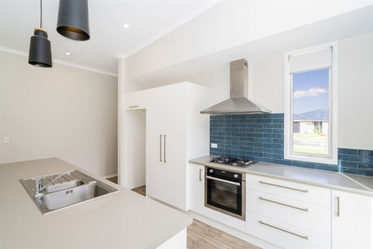 Photo of property in 28 Alf Simpson Drive, Whitianga, 3510