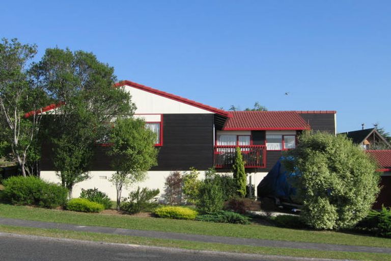 Photo of property in 125 Stapleford Crescent, Browns Bay, Auckland, 0630