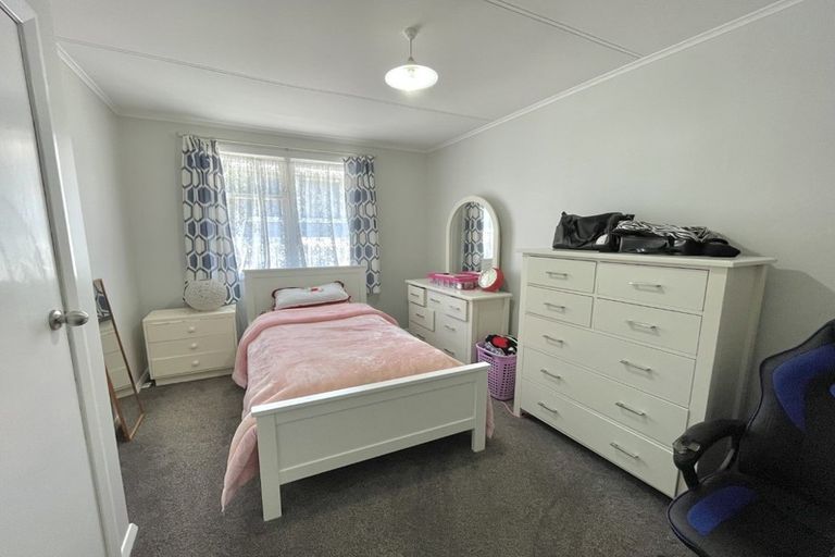 Photo of property in 192 Sievers Grove, Cannons Creek, Porirua, 5024