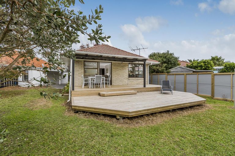 Photo of property in 2/7 Stafson Lane, Te Atatu Peninsula, Auckland, 0610