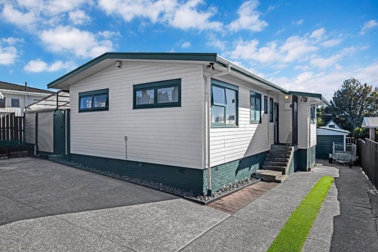 Photo of property in 6 Aplin Place, Birkdale, Auckland, 0626
