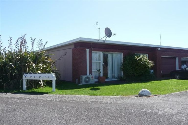 Photo of property in 43 Lismore Street, Strandon, New Plymouth, 4312