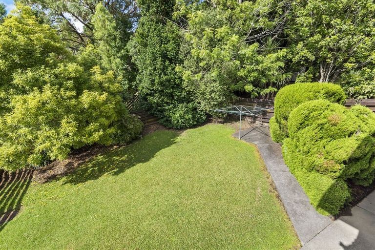 Photo of property in 27 Trias Road, Totara Vale, Auckland, 0629