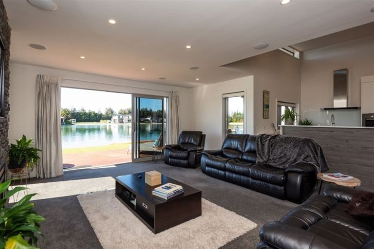 Photo of property in 28 Oakgrove Drive, Rangiora, 7400