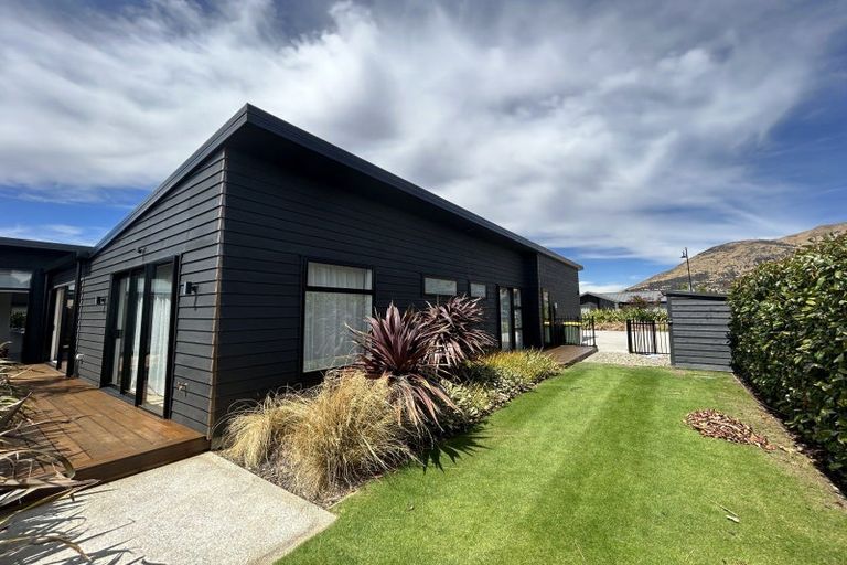 Photo of property in 5 Mcdonald Street, Wanaka, 9305