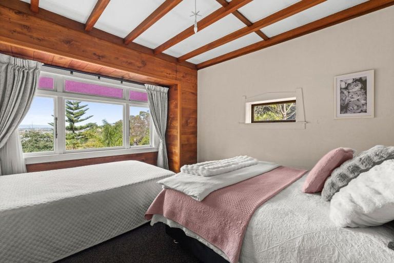 Photo of property in 43 Chaucer Road, Hospital Hill, Napier, 4110