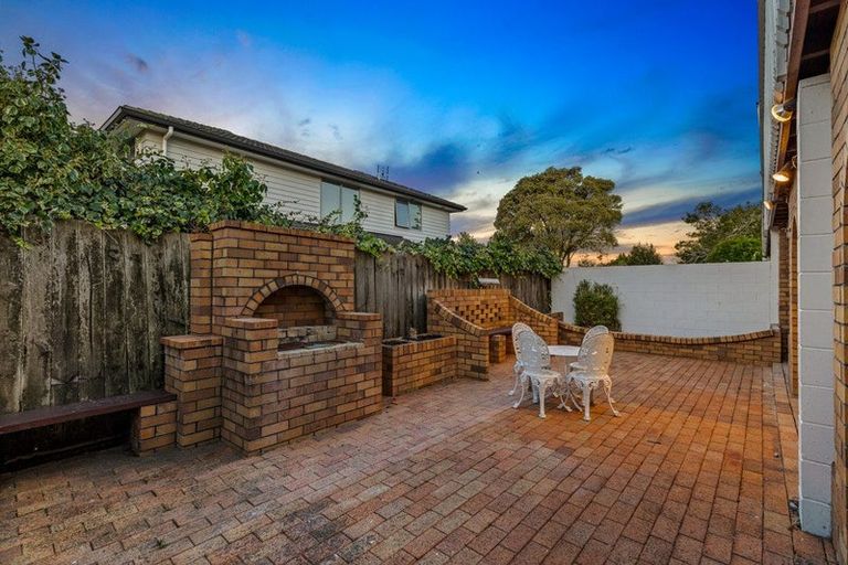 Photo of property in 1/100 Titirangi Road, New Lynn, Auckland, 0600