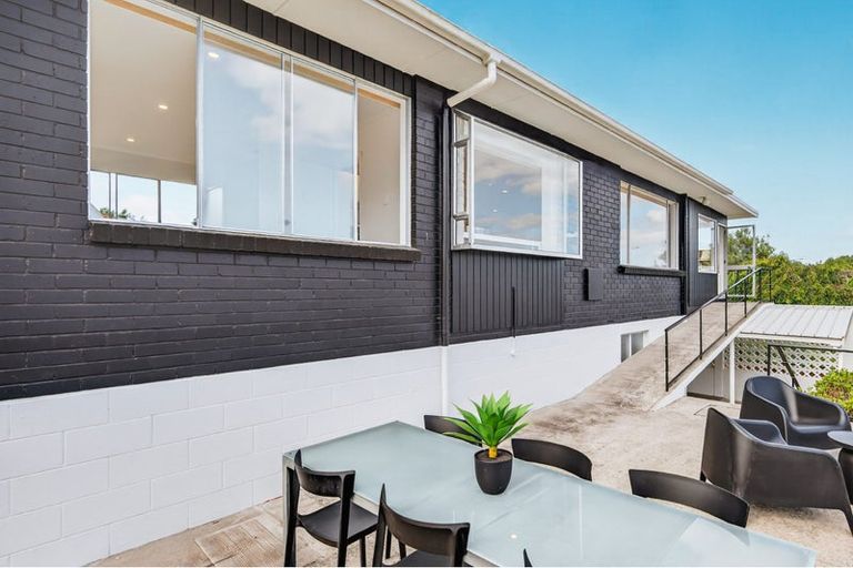 Photo of property in 1 Winston Street, Acacia Bay, Taupo, 3330