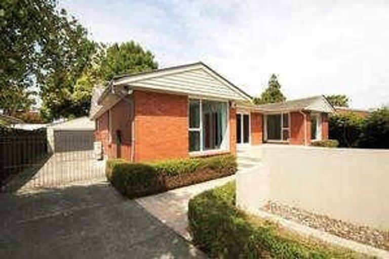 Photo of property in 46 Grahams Road, Ilam, Christchurch, 8041