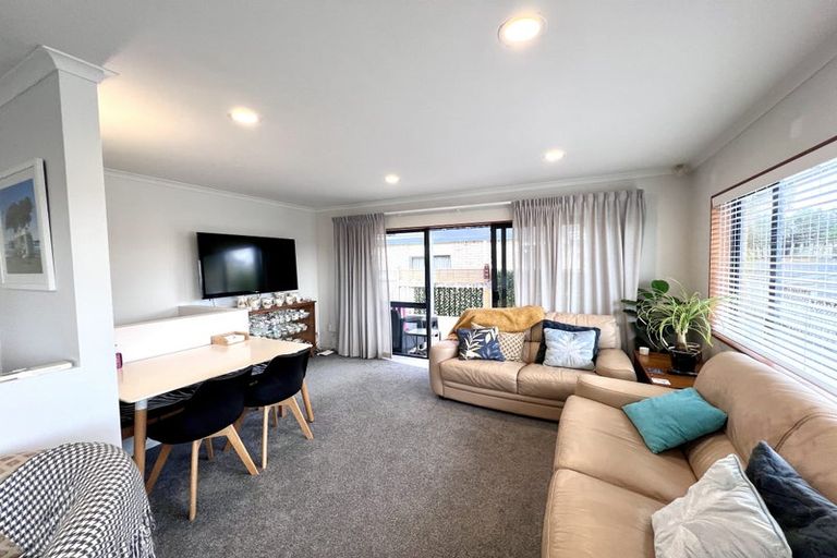 Photo of property in 29 Greenview Lane, Red Beach, 0932