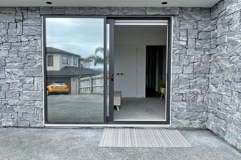 Photo of property in 42 Mulroy Place, Pinehill, Auckland, 0632