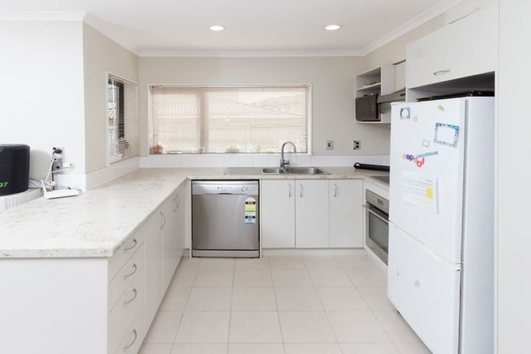 Photo of property in 71 Keri Vista Rise, Papakura, 2110