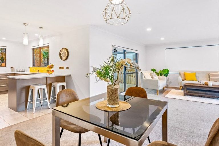 Photo of property in 21 Breenagh Place, Massey, Auckland, 0614