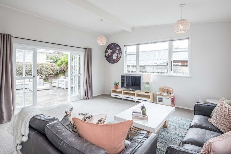 Photo of property in 53 Tiromoana Road, Raumati South, Paraparaumu, 5032