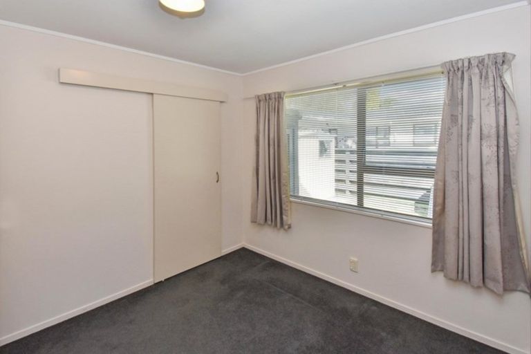 Photo of property in 2/11 Beaumaris Way, Conifer Grove, Takanini, 2112