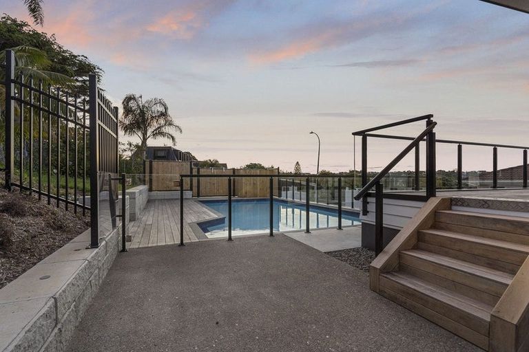 Photo of property in 1 Rangitoto View Road, Cockle Bay, Auckland, 2014