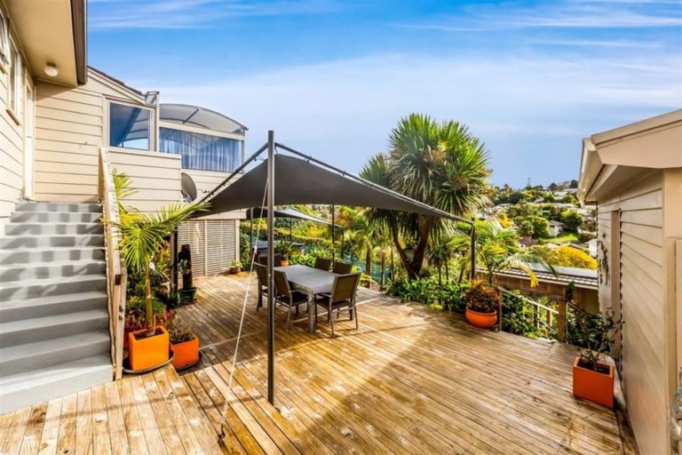 Photo of property in 25 Nor'east Drive, Northcross, Auckland, 0632