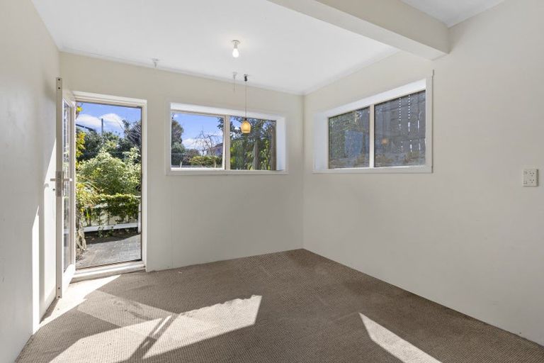 Photo of property in 383 Saint Aubyn Street, Moturoa, New Plymouth, 4310