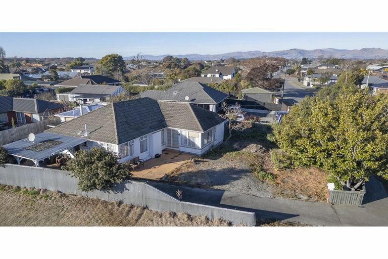 Photo of property in 262 Burwood Road, Burwood, Christchurch, 8083