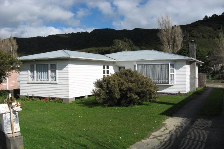 Photo of property in 191 Wainuiomata Road, Wainuiomata, Lower Hutt, 5014