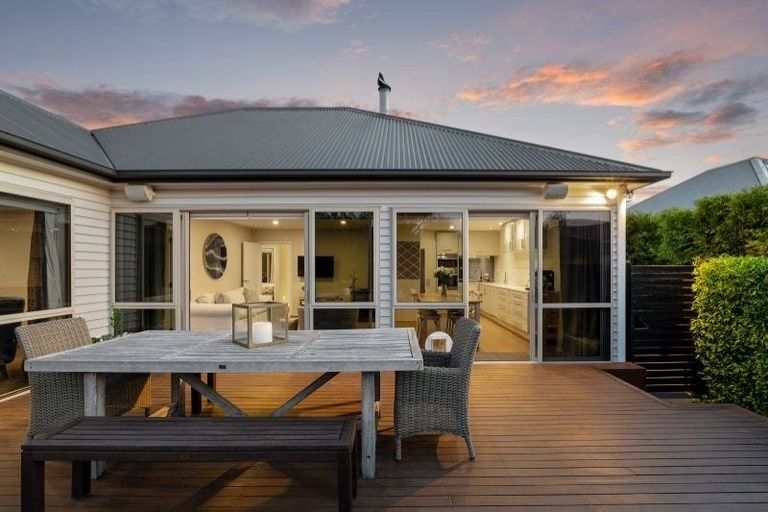 Photo of property in 40 Pitcairn Crescent, Bryndwr, Christchurch, 8053