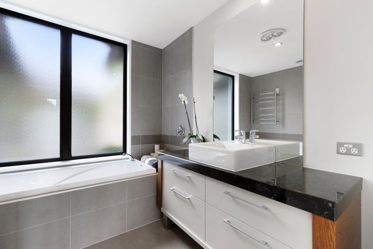 Photo of property in 2 Reading Court, Jacks Point, Queenstown, 9371