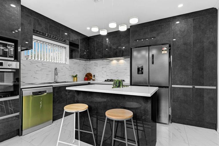 Photo of property in 2/56 Great South Road, Papatoetoe, Auckland, 2025