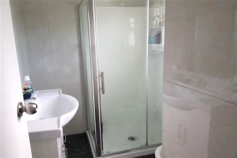 Photo of property in 10 Mcclintock Road, Massey, Auckland, 0614