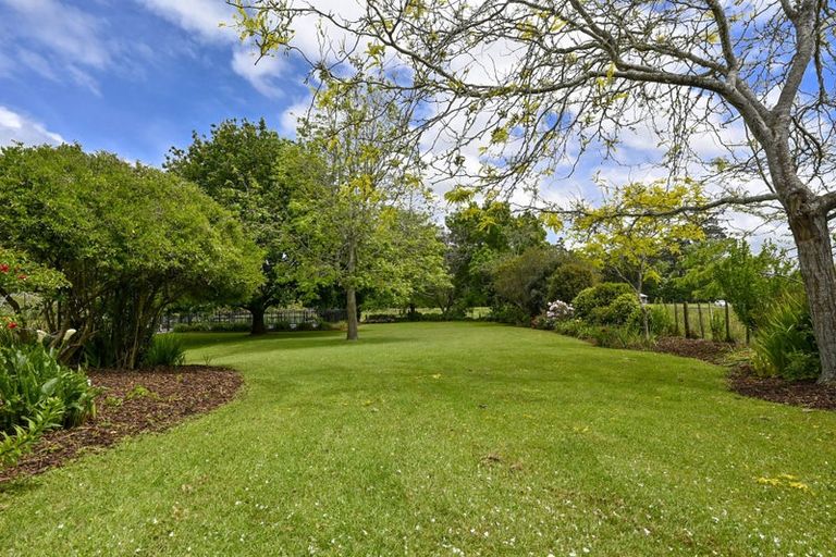 Photo of property in 230 Taupaki Road, Taupaki, Henderson, 0782