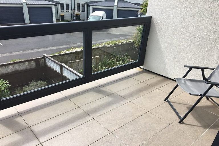 Photo of property in 130/2 Armoy Drive, East Tamaki, Auckland, 2016