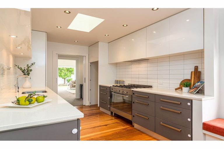 Photo of property in 52 Hawkesbury Avenue, St Albans, Christchurch, 8014