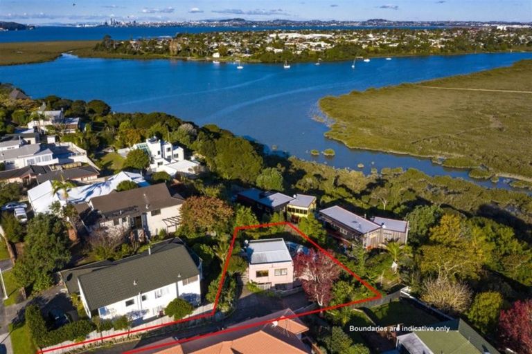 Photo of property in 1/125 West Harbour Drive, West Harbour, Auckland, 0618