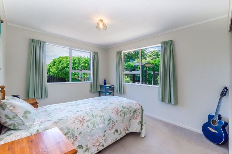 Photo of property in 11b Graham Grove, Waikanae, 5036