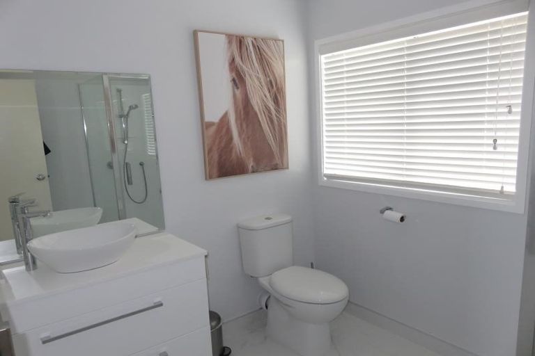 Photo of property in 49 Dress Circle, Newlands, Wellington, 6037