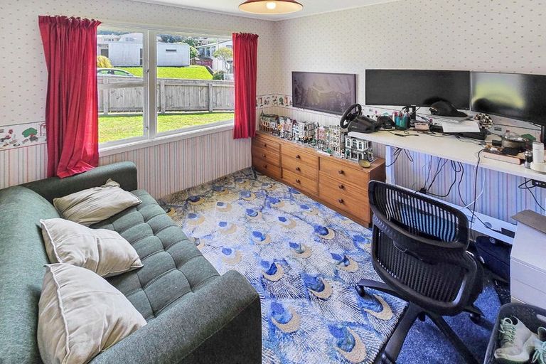 Photo of property in 16 Cypress Drive, Maungaraki, Lower Hutt, 5010