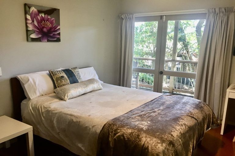 Photo of property in 4 Tranquil Glade, Hillcrest, Auckland, 0627