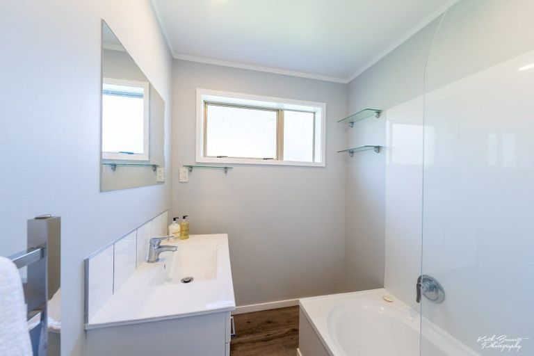 Photo of property in 118 Norana Road, Timberlea, Upper Hutt, 5018