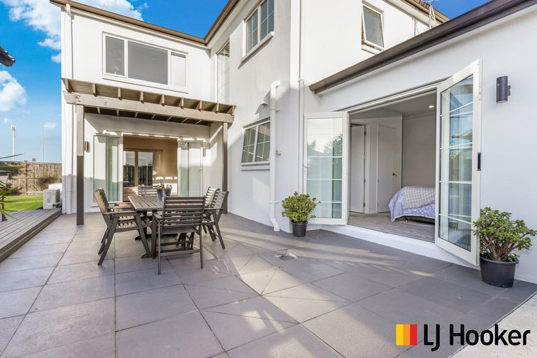 Photo of property in 39 Pickaberry Avenue, Karaka, Papakura, 2113