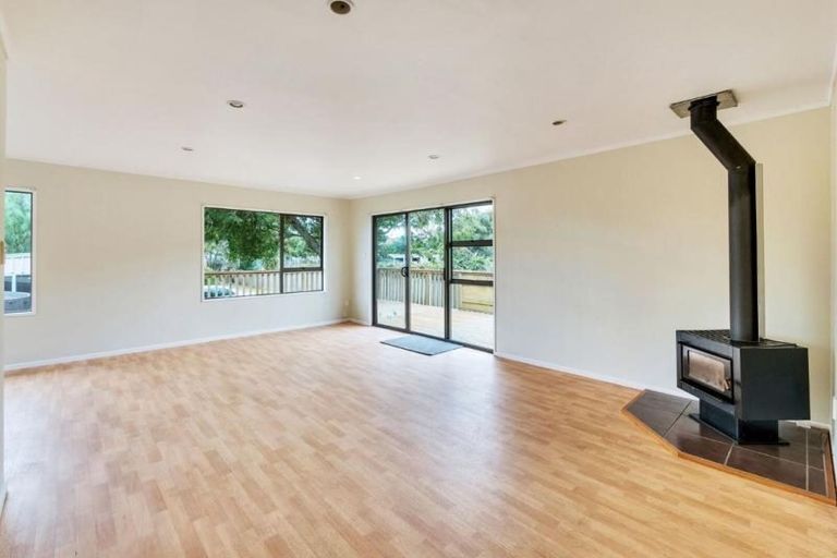 Photo of property in 12 Cemetery Road, Waiuku, 2123