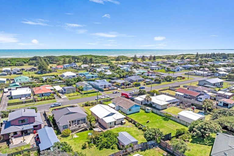 Photo of property in 18 Aotea Street, Castlecliff, Whanganui, 4501