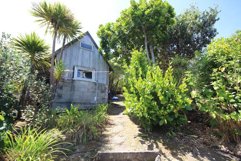 Photo of property in 5 Kaone Point Road, Matapouri, Whangarei, 0173