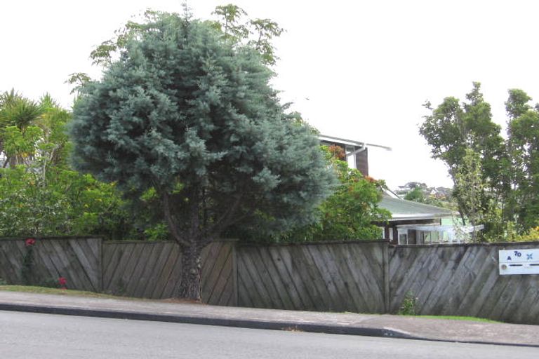 Photo of property in 2/70 Target Road, Totara Vale, Auckland, 0629