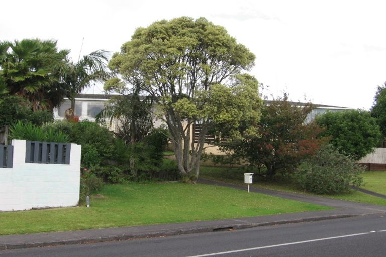 Photo of property in 3/25 Widmore Drive, Massey, Auckland, 0614
