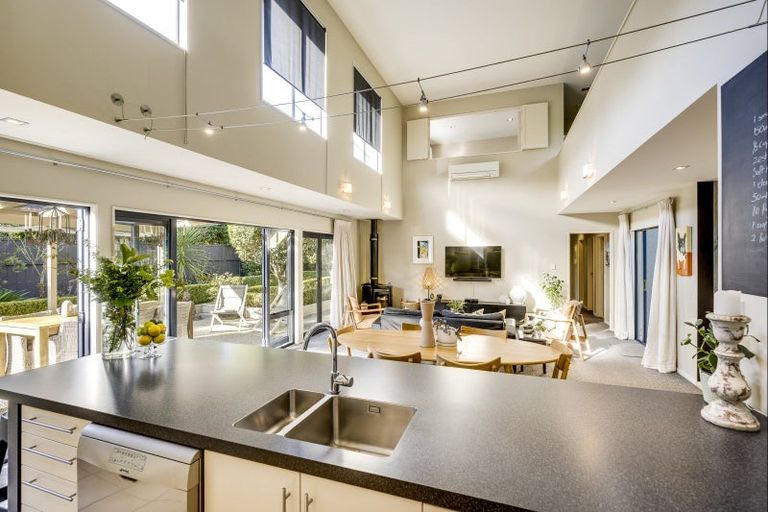 Photo of property in 11 Woodford Heights, Havelock North, 4130