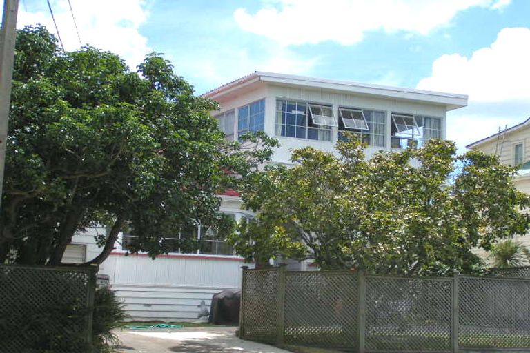 Photo of property in 1/30 Princes Street, Northcote Point, Auckland, 0627