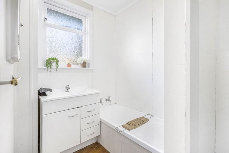 Photo of property in 2 Ngahue Crescent, Elsdon, Porirua, 5022