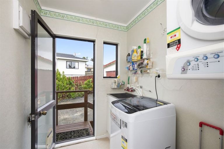 Photo of property in 69 Puriri Road, Pukekohe, 2120