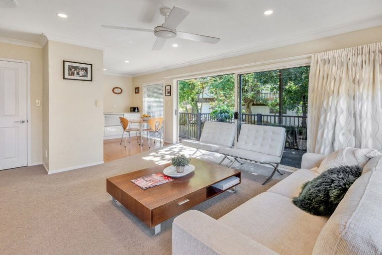 Photo of property in 5 Seymour Road, Mellons Bay, Auckland, 2014
